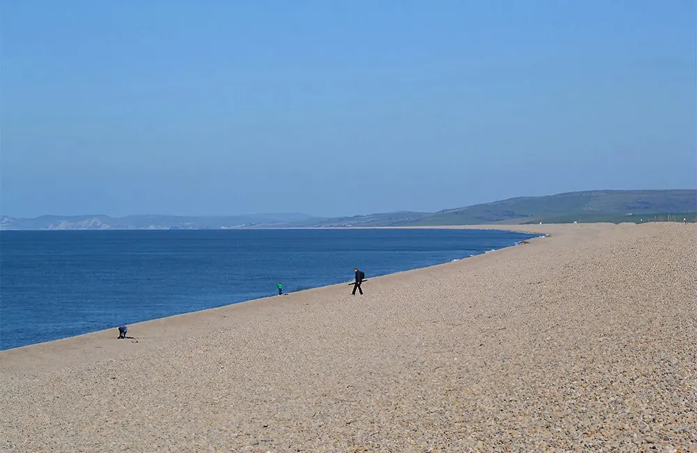 : Chesil Beach; looking north west by Peter Barr, CC BY-SA 2.0 <https://creativecommons.org/licenses/by-sa/2.0>, via Wikimedia Commons