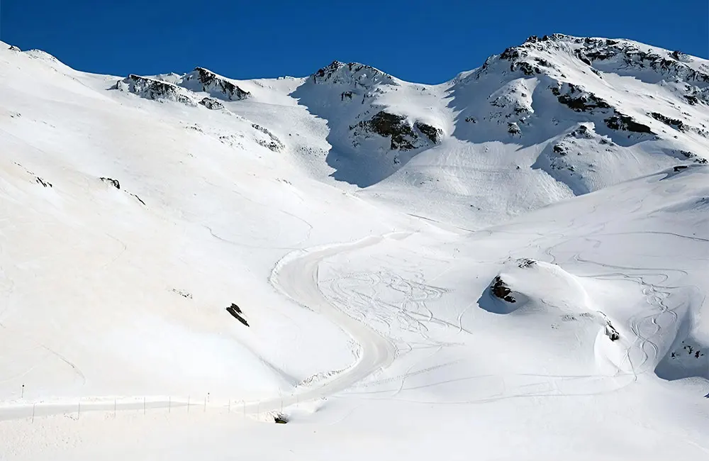 Winter Sports in Andalucía: Sun, Snow, and Surprises 2 Image credit: kallerna, CC BY-SA 4.0 <https://creativecommons.org/licenses/by-sa/4.0>, via Wikimedia Commons