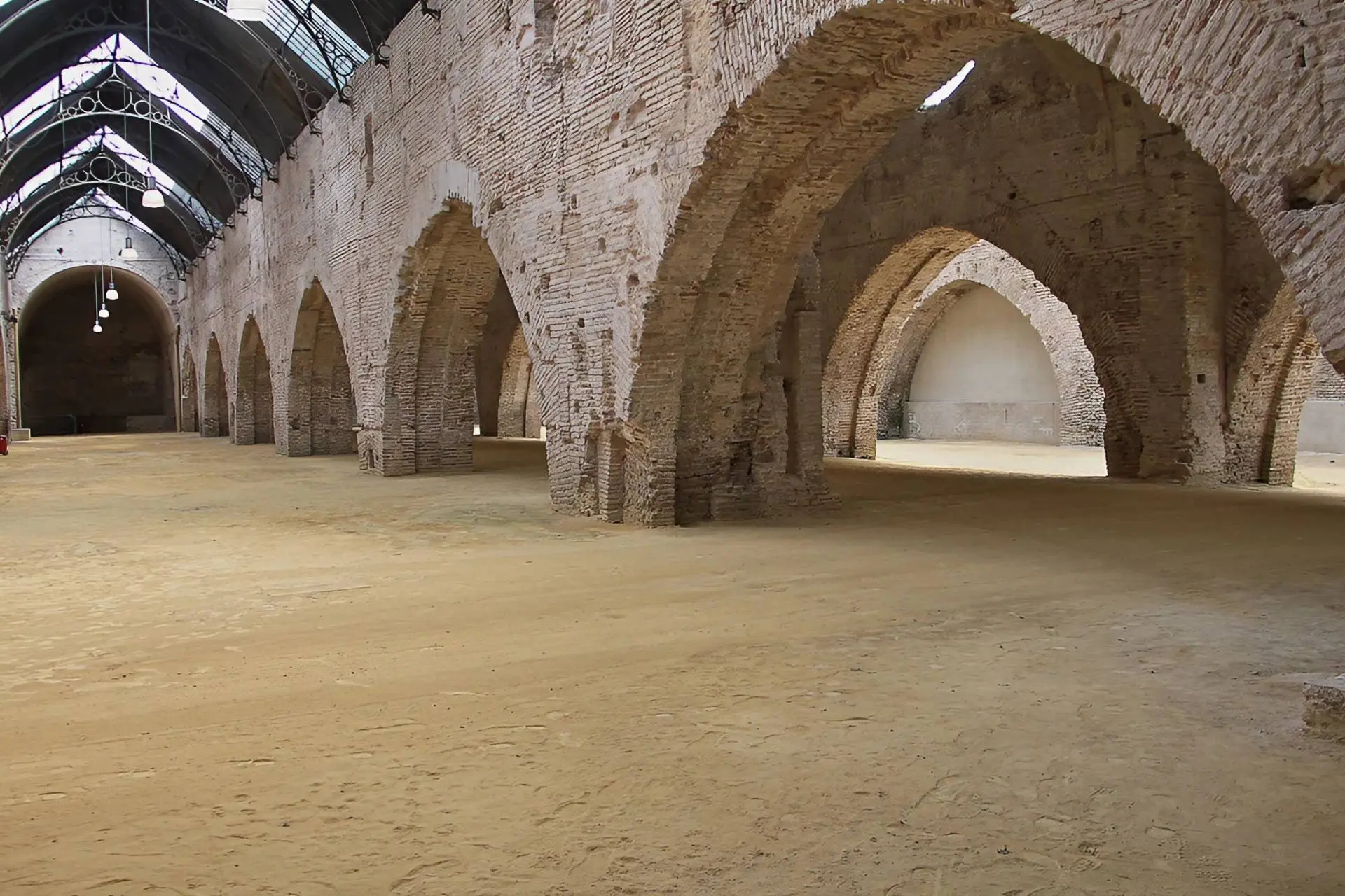 Seven naves of the shipyards in 2010. By José Luis Filpo Cabana - Own work, CC BY 3.0, https://commons.wikimedia.org/w/index.php?curid=39725888