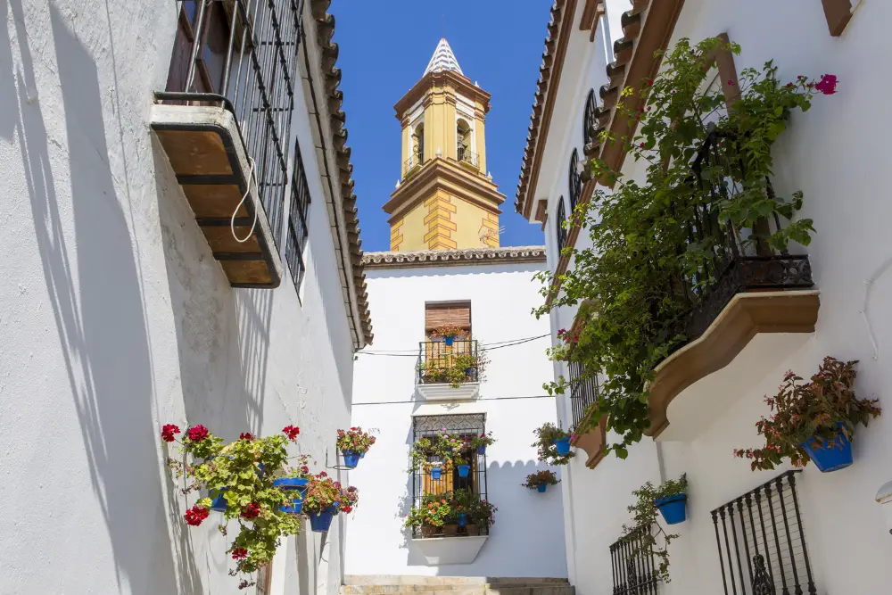 Gibraltar and Estepona: a day trip to remember 2 Estepona Old Town – whitewashed buildings with wrought iron balconies and beautiful floral displays. - andalucia.org - © TURISMO ANDALUZ