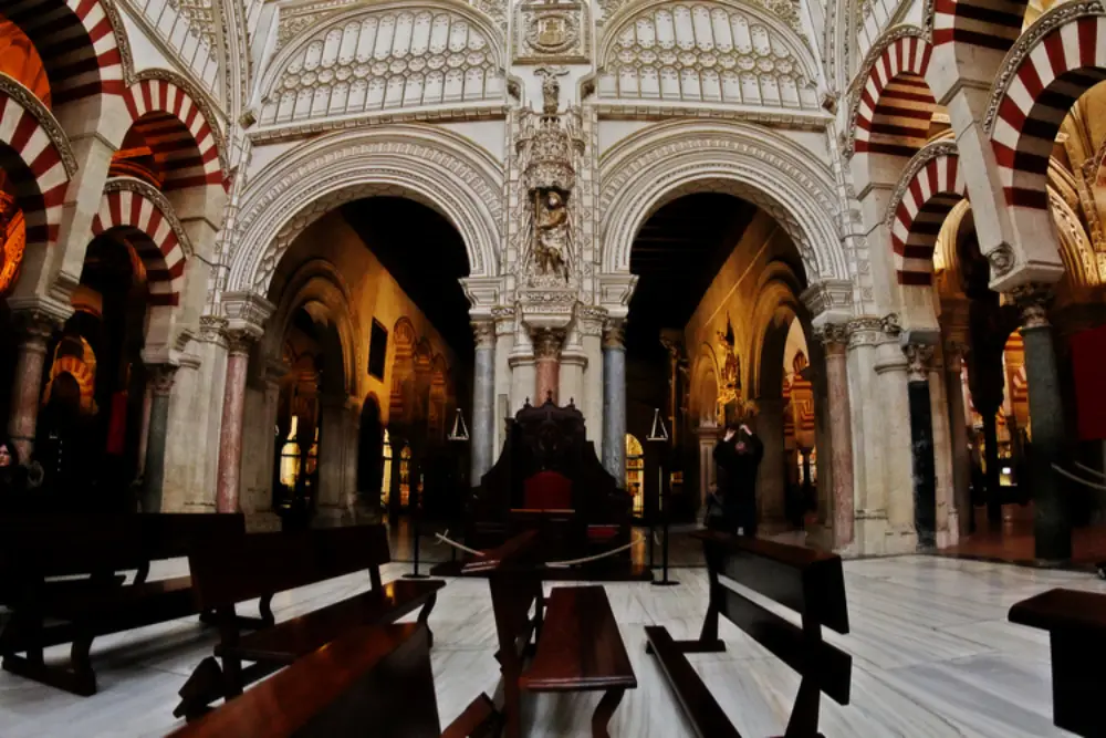 A short history of Córdoba’s Mezquita 3 the unprepossessing cathedral with Renaissance nave in the mezquita - dalucia.org - © TURISMO ANDALUZ