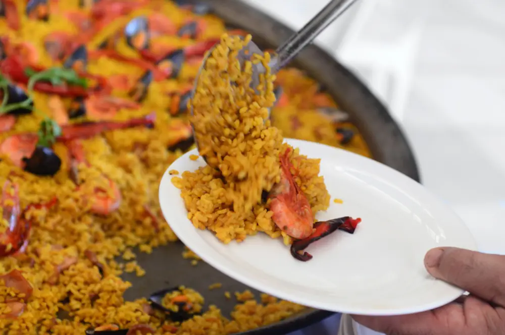 What’s the difference…? Food variations explained 5 seafood paella with not a pea insight! - andalucia.org - © TURISMO ANDALUZ