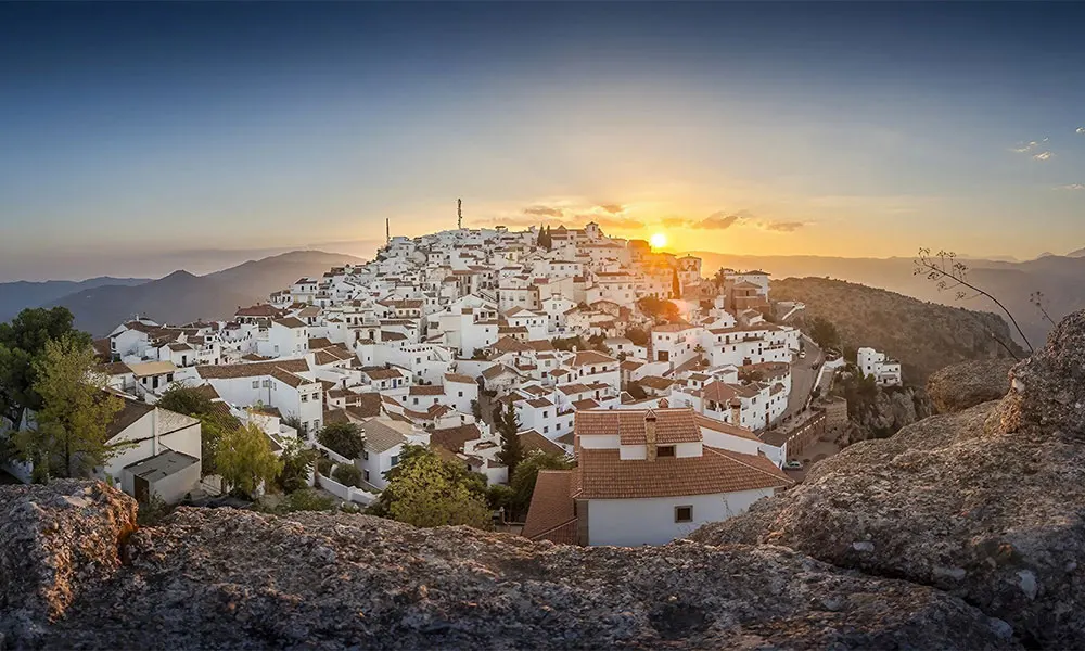 [comares at sunset] Comres village at sunset. Image: Facebook courtesy of Turismo Comares 