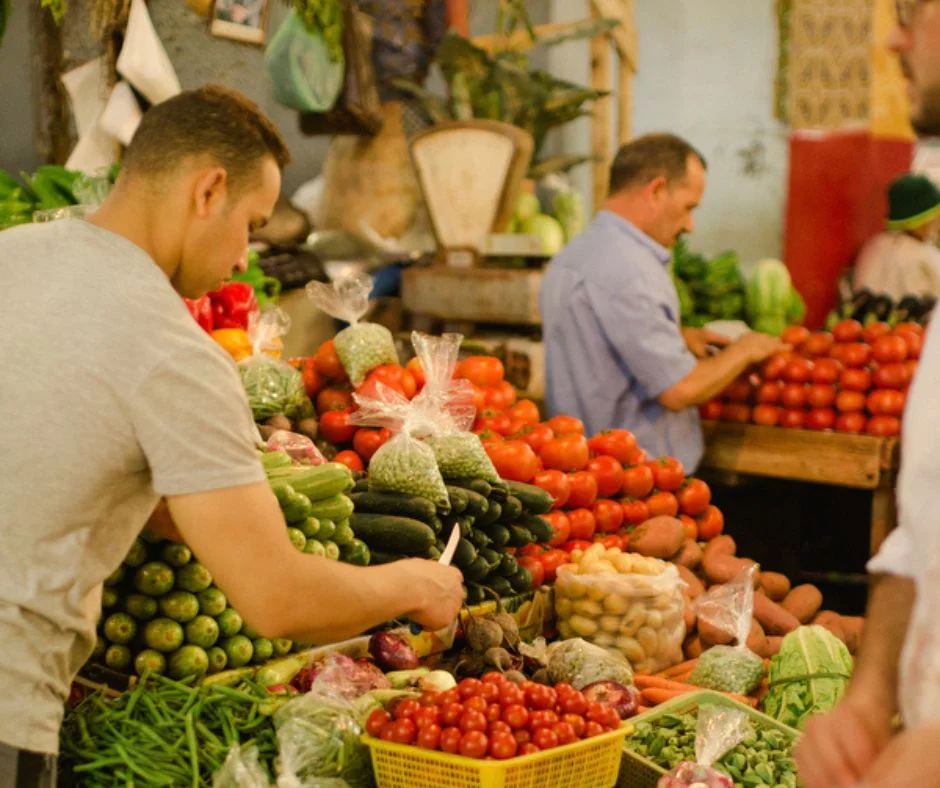 Slow Travel in Spain: Take your time 1 Slow Travel - shopping in market