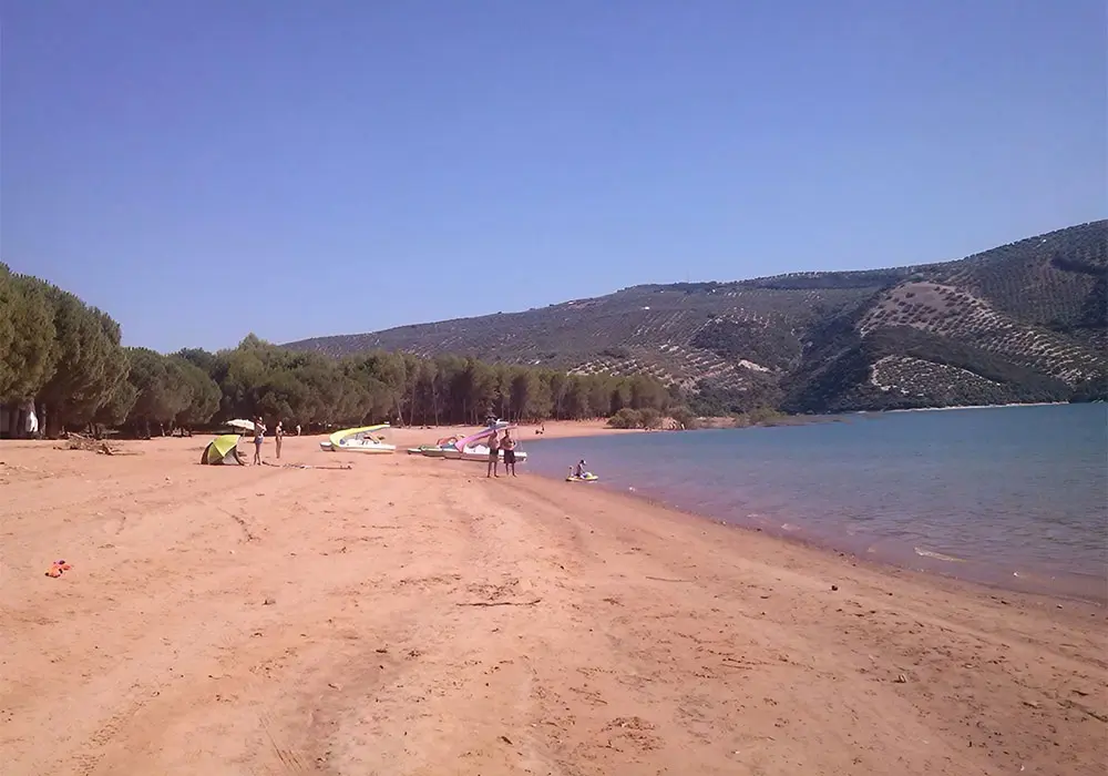 Valdearenas Beach, Iznájar. Image courtesy of Turismo Iznajar on Facebook