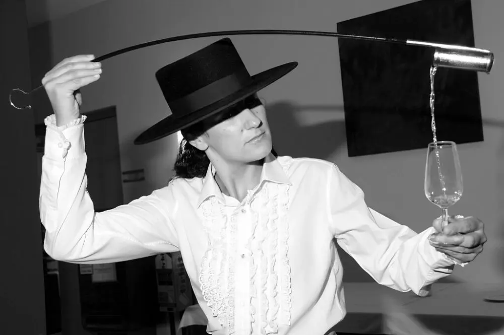 Veneciadora – pouring sherry. Credit: This image, which was originally posted to Flickr, was uploaded to Commons using Flickr upload bot on 20 October 2008, 06:11 by Agne27. On that date, it was confirmed to be licensed under the terms of the license indicated.