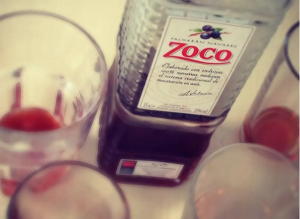 Pacharan – bottle of Pacharan with four glasses