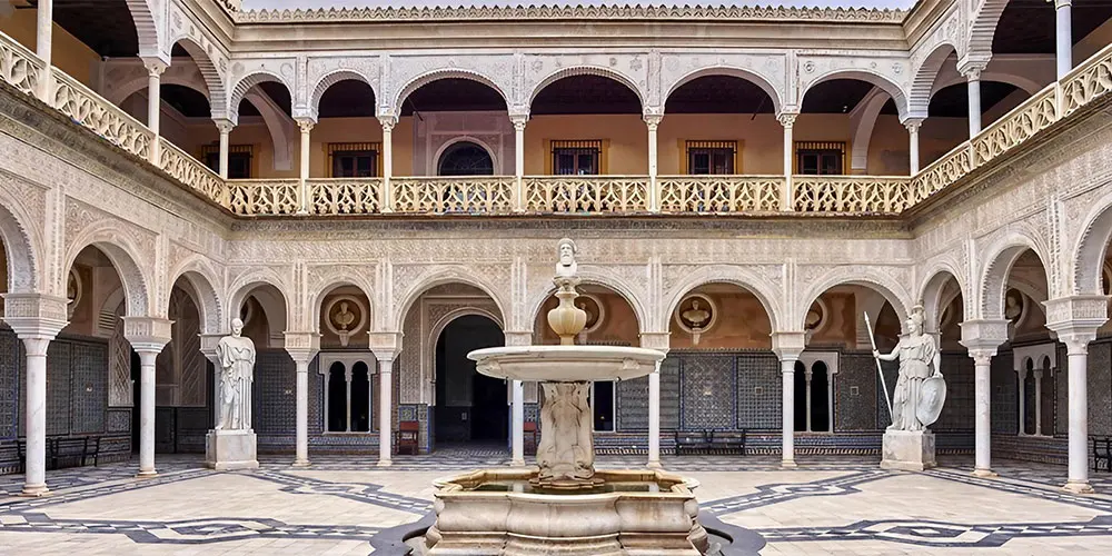 Principal Patio, Casa de Pilatos. Credit: https://fundacionmedinaceli.org/