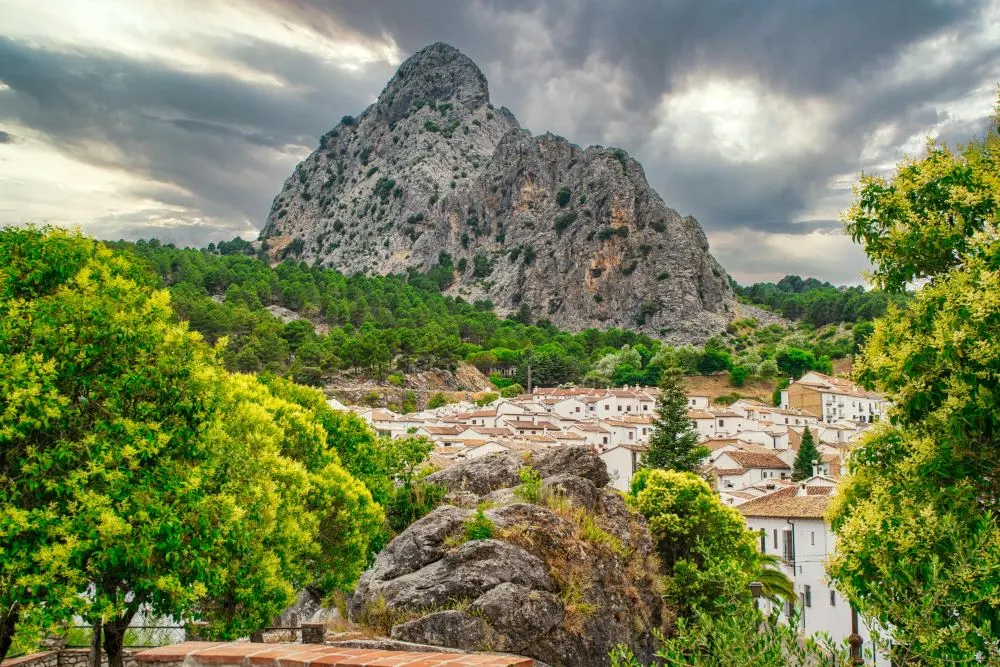Sierra de Grazalema. Credit: Photo by Enrique: https://www.pexels.com/photo/town-and-mountain-6512143/